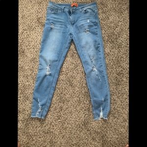 ‼️ SOLD ‼️ Skinny distressed jeans
